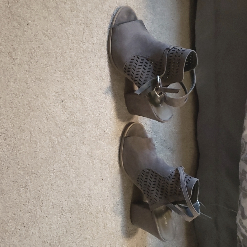 American Eagle- size 8.5 heels